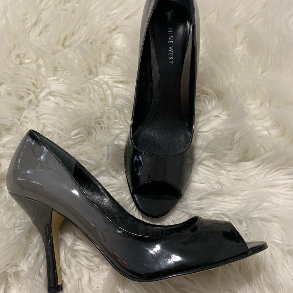 Nine West black and gray gradient open toe heels